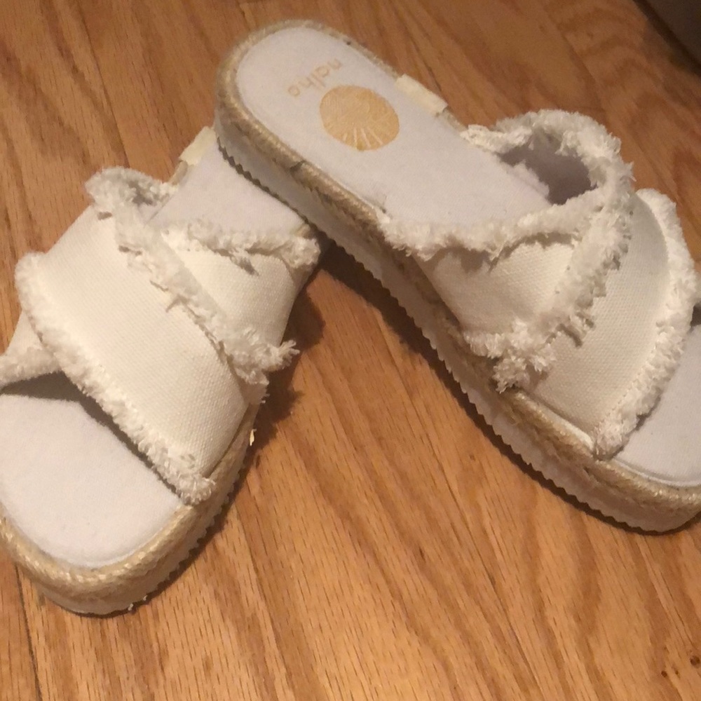 Nalho white slides